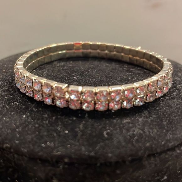 1990s-8” silver tone stackable stretch bracelet w/56 prong set Austrian crystals - Picture 5 of 8